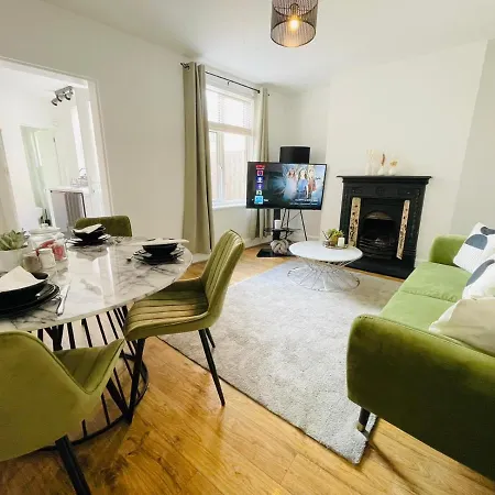 Lovely 4 Bed, Family & Contractors Luton Airport & M1 By Properties2You Exterior photo