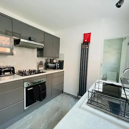 Lovely 4 Bed, Family & Contractors Luton Airport & M1 By Properties2You Exterior photo