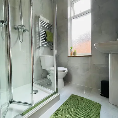 Lovely 4 Bed, Family & Contractors Luton Airport & M1 By Properties2You Exterior photo