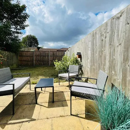 Lovely 4 Bed, Family & Contractors Luton Airport & M1 By Properties2You Exterior photo