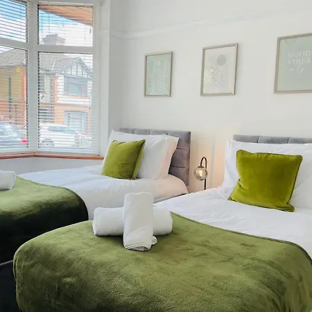 Lovely 4 Bed, Family & Contractors Luton Airport & M1 By Properties2You Exterior photo