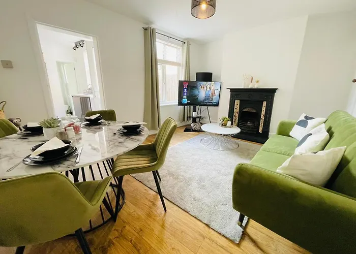 Lovely 4 Bed, Family & Contractors Luton Airport & M1 By Properties2You