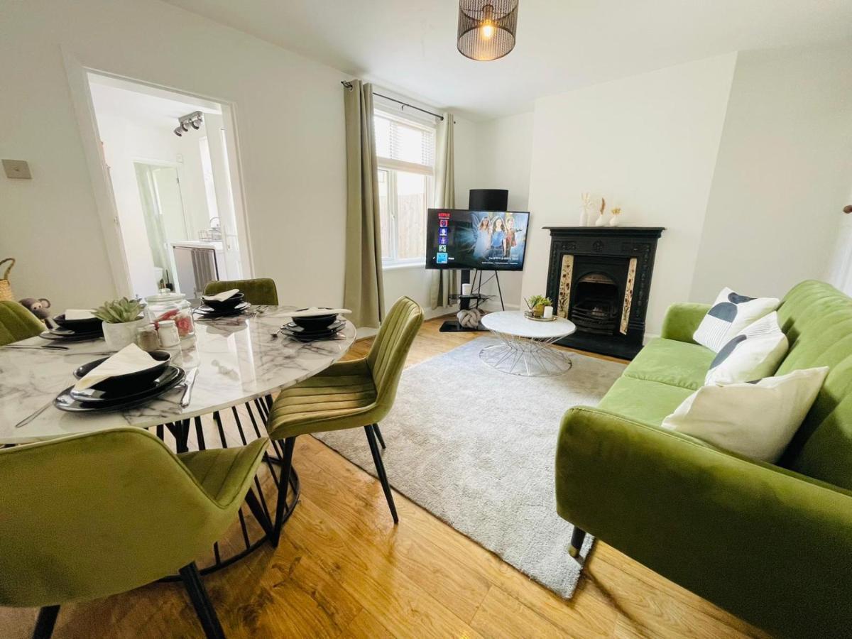 Lovely 4 Bed, Family & Contractors Luton Airport & M1 By Properties2you