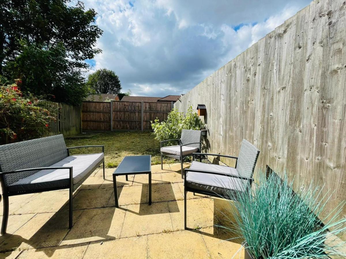 Lovely 4 Bed, Family & Contractors Luton Airport & M1 By Properties2you *