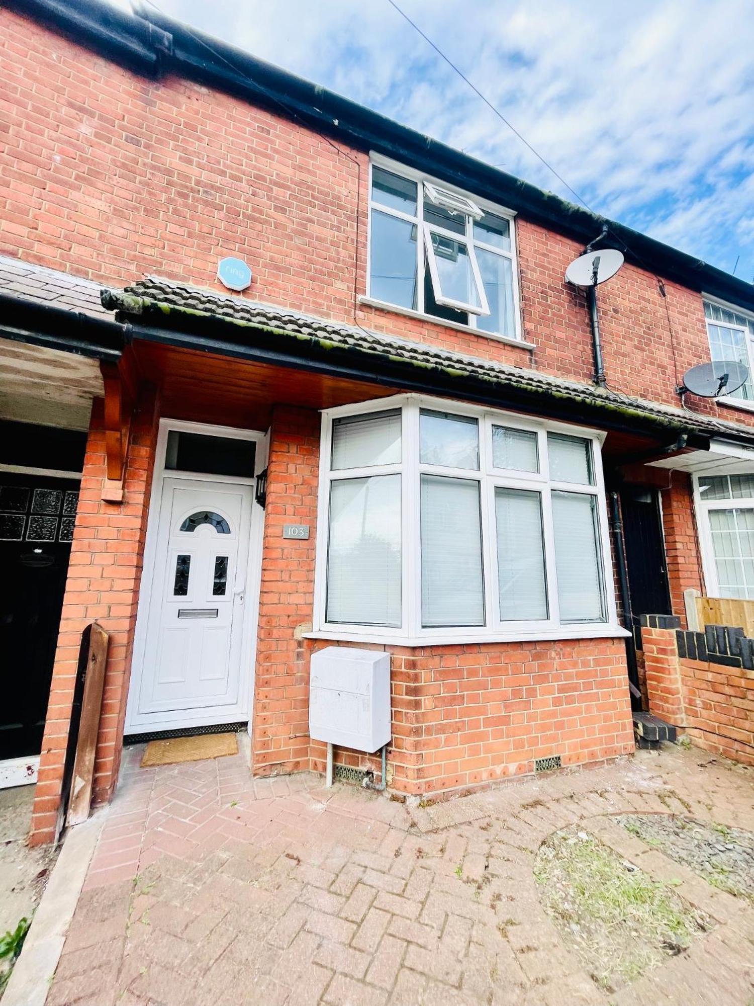 Lovely 4 Bed, Family & Contractors Luton Airport & M1 By Properties2you Holiday home